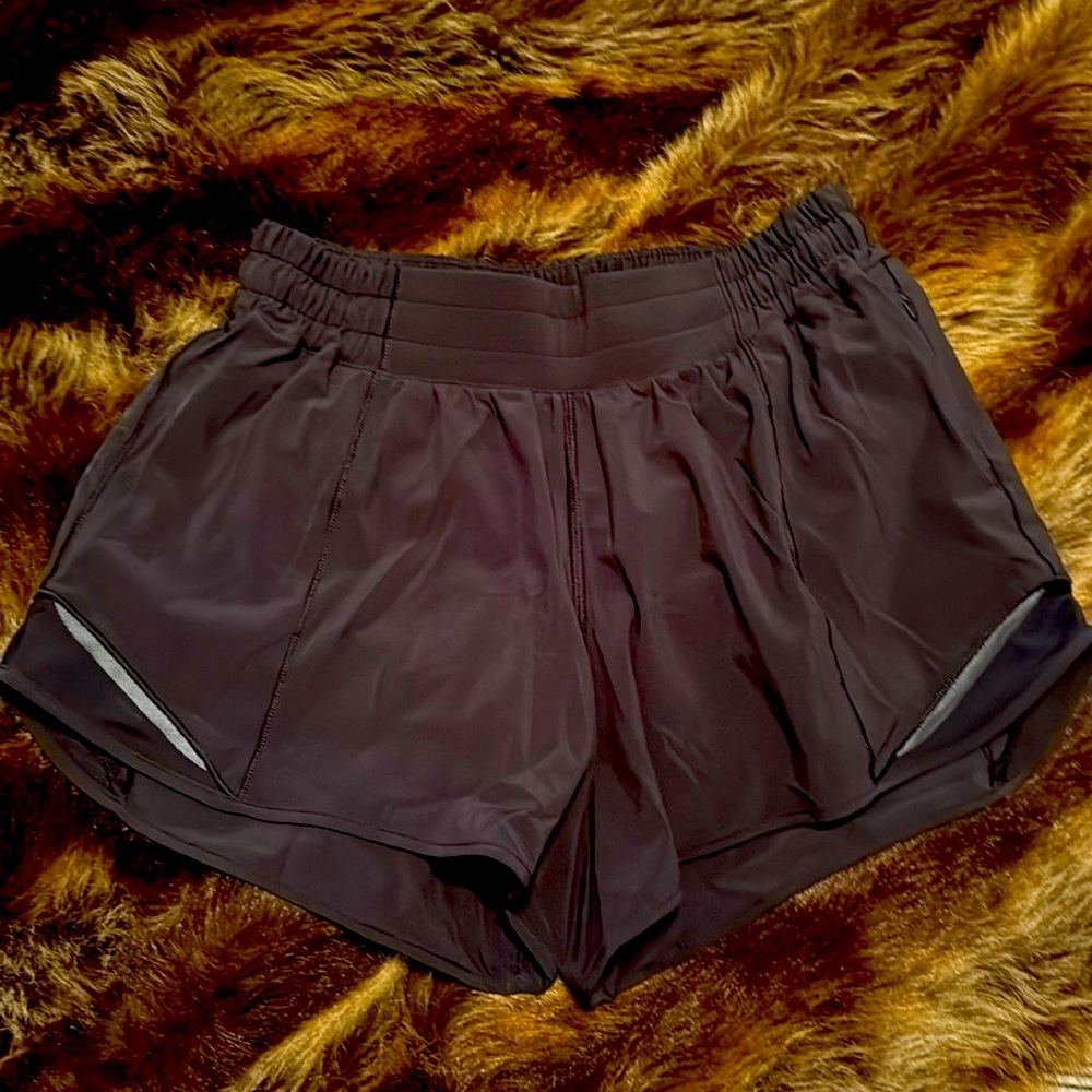 Lululemon hotty hot hi rise 2.5 black size 6 -new